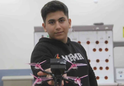 Depremden dolayı yarım kalan hayalini Elazığ'da gerçekleştirdi, güneş enerjili yarış dronu yaptı