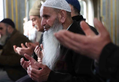 Elazığ'da depremde hayatını kaybedenler dualarla anıldı