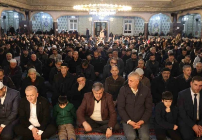 Elazığ'da Regaip Kandili'nde vatandaşlar camilere akın etti