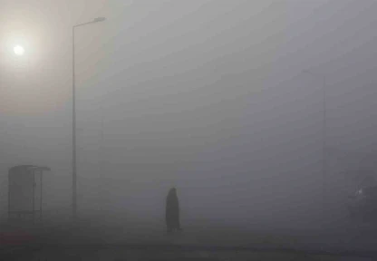 Elazığ'da sis görüş mesafesini 5 metreye düşürdü