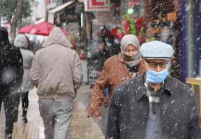 Elazığ'da uzun süredir beklenen kar yağışı başladı