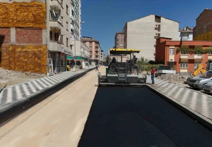 Elazığ'da yol yenileme çalışmaları devam ediyor