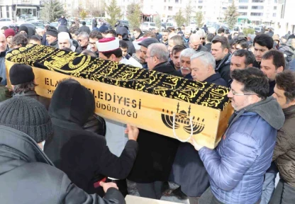 Eşi ve çocuğu kurtuldu fakat o kurtulamadı, Elazığ'da son yolculuğuna uğurlandı