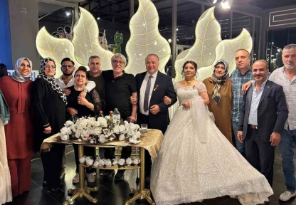 Liseli sınıf arkadaşları 34 yıl sonra karşılaştı, görüşme düğünle sonuçlandı