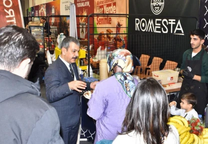 Milletvekili Keleş, Kitap Fuarı ve Kahve Festivali'nde Vatandaşlarla Buluştu