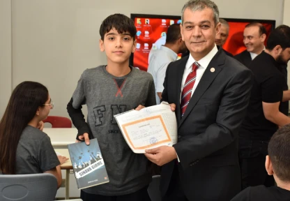 Milletvekili Prof. Dr. Erol Keleş, Elazığ'da Öğrencilerin Karne Sevincine Ortak Oldu