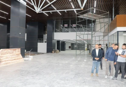 Şehirler arası otobüs terminalinde sona doğru