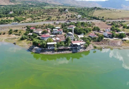 Suların yükselmesiyle yarımadaya dönüşen köy, eşsiz manzaraya büründü