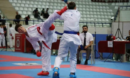 51 İlden bin 200 sporcu Elazığ'da karate için buluştu