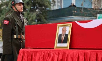 95 yaşındaki Kore gazisi düzenlenen törenle son yolculuğuna uğurlandı