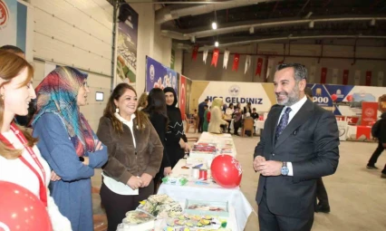 Başkan Şerifoğulları, AileFest'te ailelerle buluştu genç çiftin nikahını kıydı