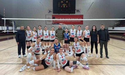 Elazığ Belediyespor Kadın Voleybol Takımı dolu dizgin gidiyor