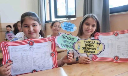 Elazığ'da 122 bin öğrenci karne heyecanı yaşadı
