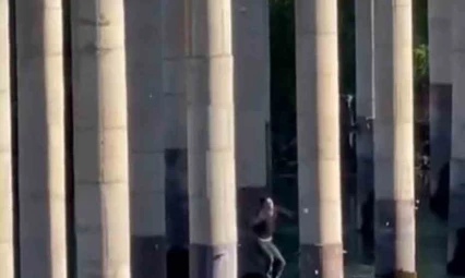 Elazığ'da köprüden nehre tehlikeli atlayış kamerada