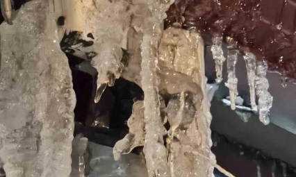 Elazığ'da metrelerce buz sarkıtı oluştu