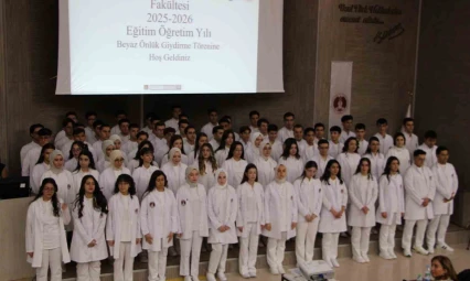 FÜ'de beyaz önlük giyme töreni düzenlendi