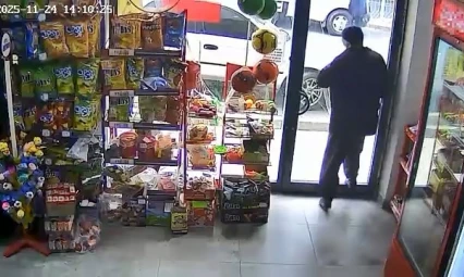 Kapıyı fark etmedi, kafasıyla camı kırdı