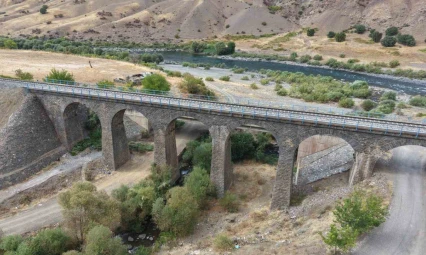 Palu'da 100 metrelik alanda 4 tarihi köprü