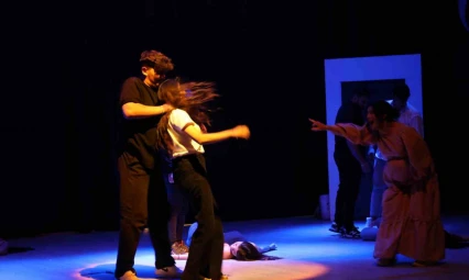 Tiyatro oyununda kadına yönelik şiddete dikkat çekildi