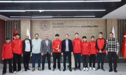 Türkiye'nin en genç hokey takımından büyük başarı