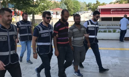 66 suç kaydı bulunan 2 şüpheli, çalıntı motosiklet ile yakalandı