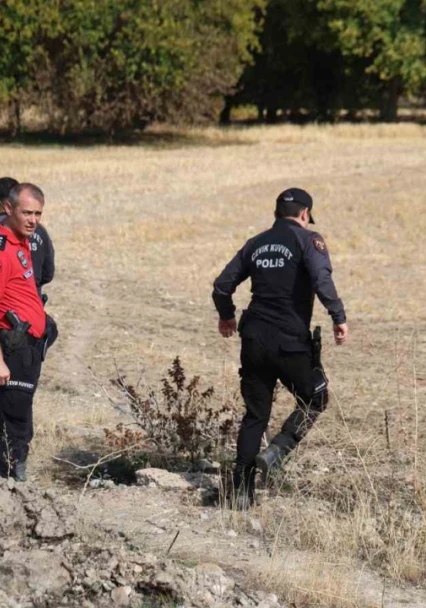Vali Hatipoğlu kaybolan çocuğun arandığı alanda incelemelerde bulundu