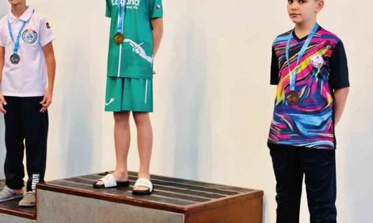 Elazığ paletli yüzme yarışlarında dünya 3.'sü oldu