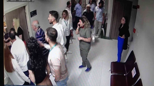 'Beynimdeki çipi çıkart' deyip doktora silah çekerek darp etti