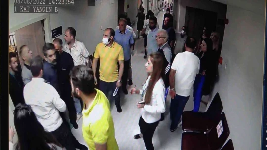 'Beynimdeki çipi çıkart' deyip doktora silah çekerek darp etti