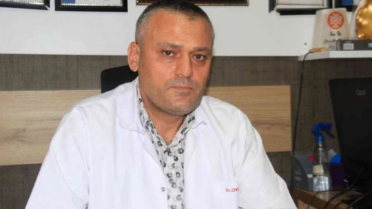'Beynimdeki çipi çıkart' deyip doktora silah çekerek darp etti