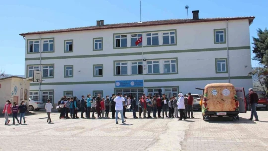 'Kantinbüs' kantini bulunmayan köy okulları için yollarda