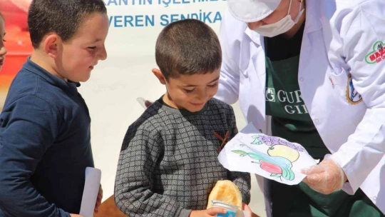 'Kantinbüs' kantini bulunmayan köy okulları için yollarda