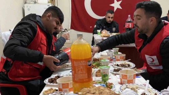 'Kavga var' diye çağrılan polislere iftar sürprizi