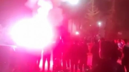 Üniversiteli Gençlerden Polislere Sürpriz Kutlama