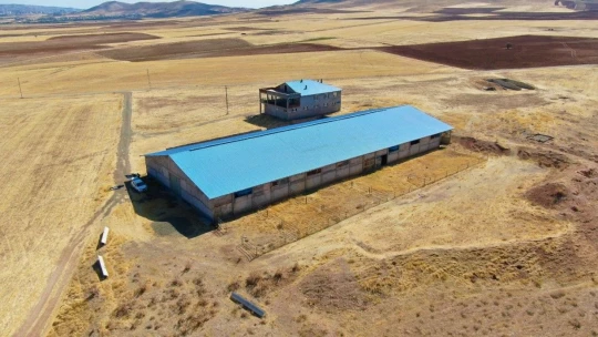 1 hafta boyunca çiftlikten 500 bin liralık malzemeleri çaldılar