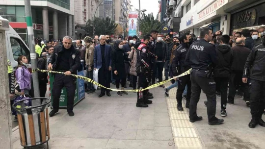 10'uncu kattan kendini boşluğa bıraktı, aşağıdaki vatandaşın üzerine düştü: 1 ölü, 1 yaralı