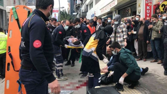 10'uncu kattan kendini boşluğa bıraktı, aşağıdaki vatandaşın üzerine düştü: 1 ölü, 1 yaralı