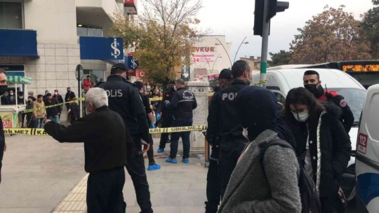 10'uncu kattan kendini boşluğa bıraktı, aşağıdaki vatandaşın üzerine düştü: 1 ölü, 1 yaralı