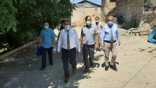 101 yaşındaki nine aşı olmak istedi, il sağlık müdürü kapısına gitti