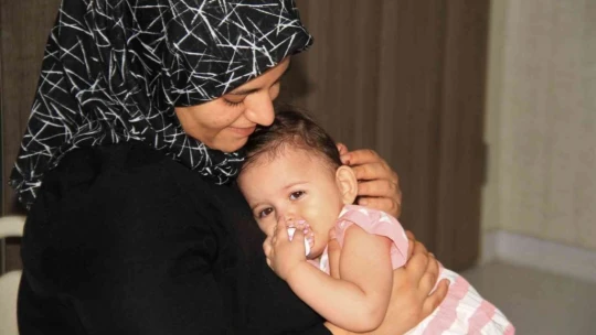 13 aylık bebeğin böbreğinden çıkan taş şaşırttı