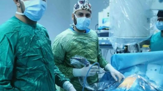 13 aylık bebeğin böbreğinden çıkan taş şaşırttı