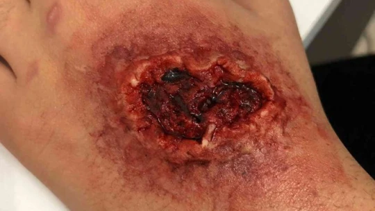 13 yaşındaki Efe yaptığı makyajla profesyonellere taş çıkartıyor