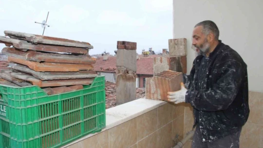 15 gündür işe gitmiyor, hırsız nöbeti tutuyor