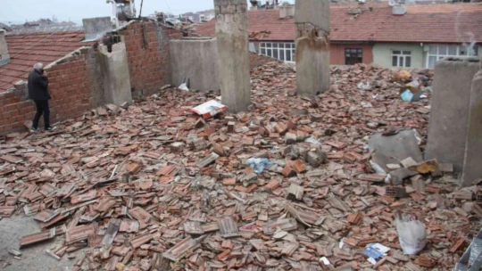 15 gündür işe gitmiyor, hırsız nöbeti tutuyor