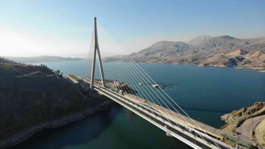 16 şehri birbirine bağlayan Kömürhan Köprüsünü 6 milyon araç kullandı