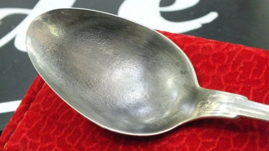 160 yıllık gümüş kaşığı yanına almadan hiçbir yere gitmiyor
