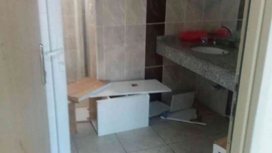 18 kırmızı kartın çıktığı maçta, soyunma odası tanınmaz hale geldi