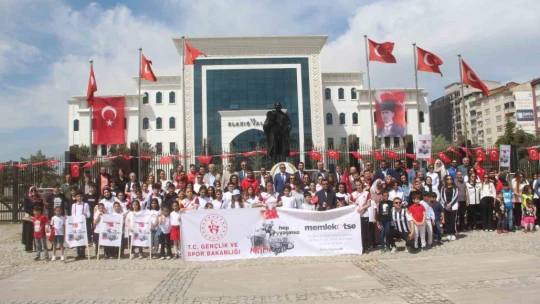 19 Mayıs kutlamaları çelenk sunma töreni ile başladı