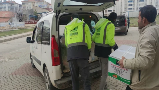 Umut Kervanı Elazığ tüm gönüllüleri ile depremzedelerin yaralarını sarmaya çalışıyor