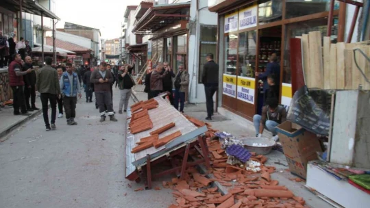 2 çocuklu aile ölümden saniyelerle kurtuldu, o anlar kameralara yansıdı